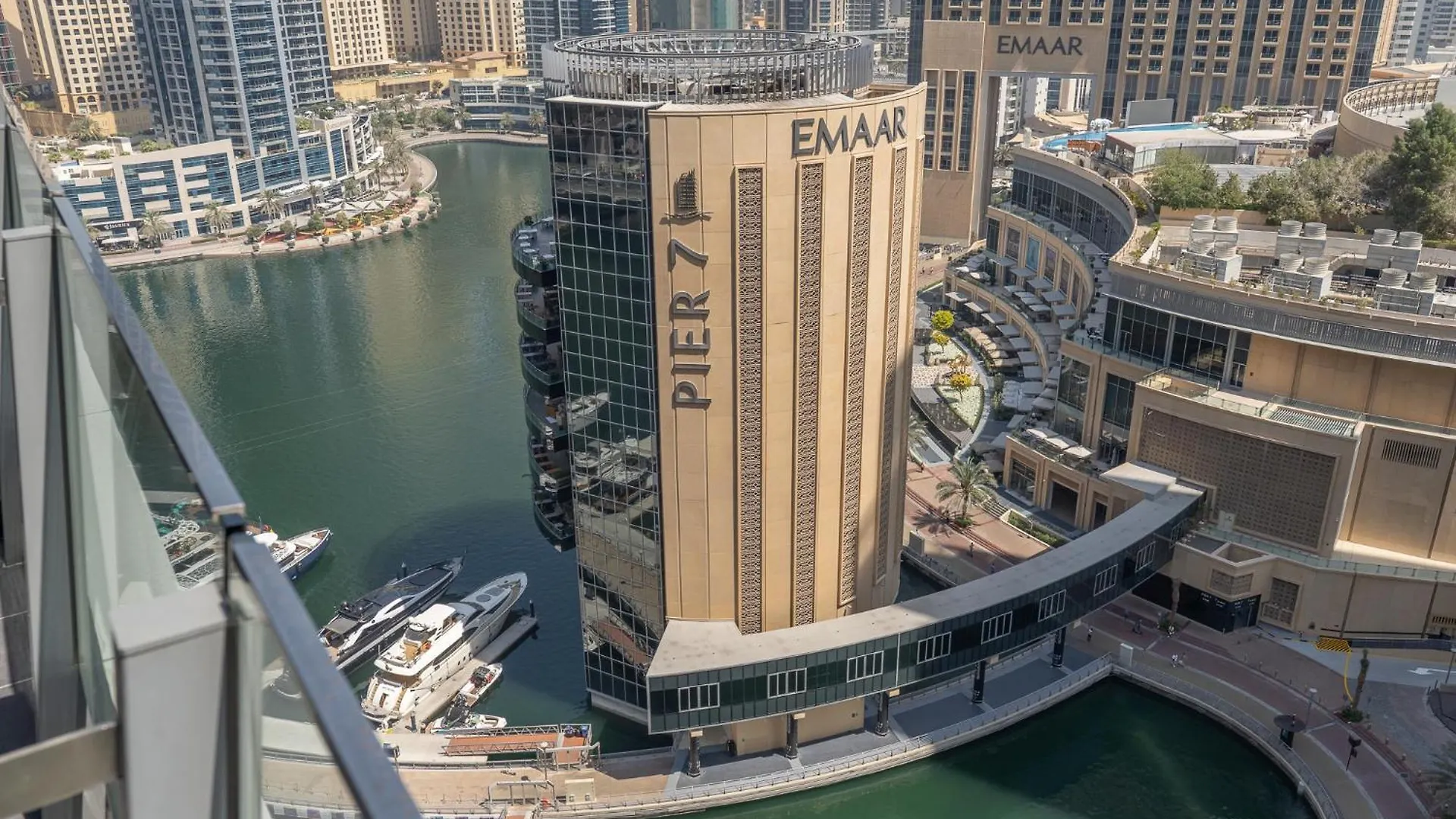 Contemporary 2-Bedroom Apartment In Silverene Dubai 0*,