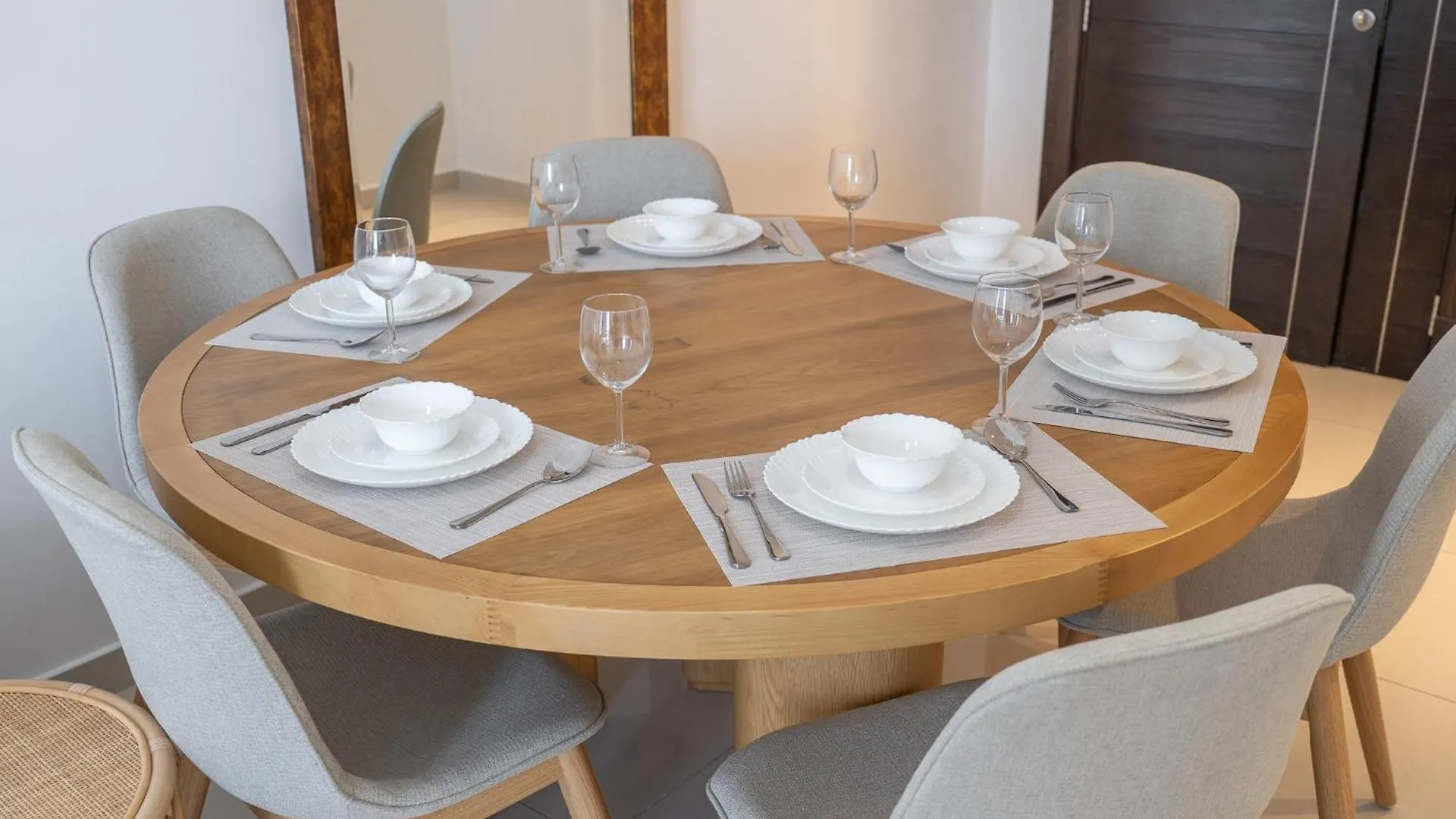 Contemporary 2-Bedroom Apartment In Silverene Dubai United Arab Emirates