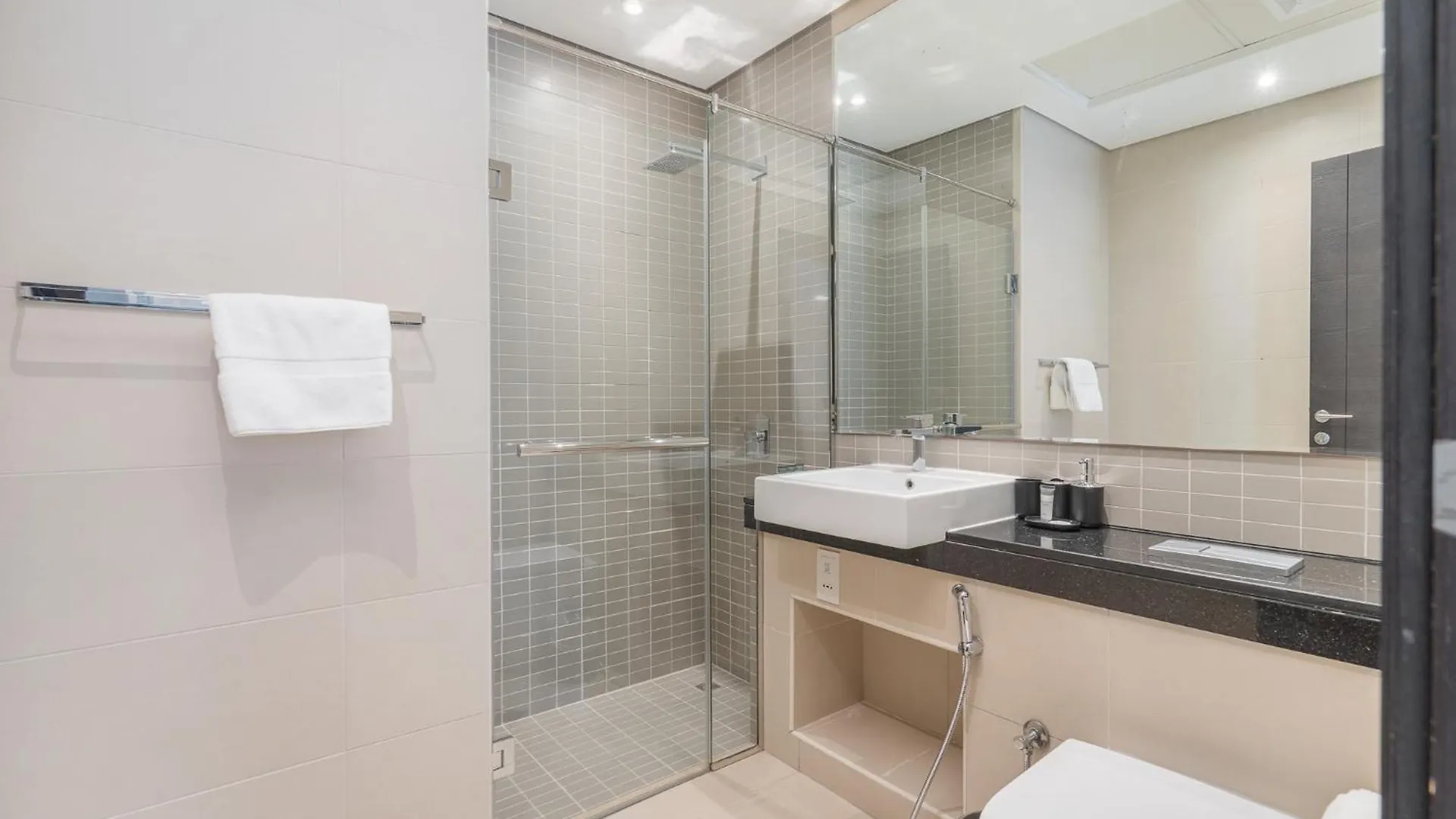 Contemporary 2-Bedroom Apartment In Silverene Dubai