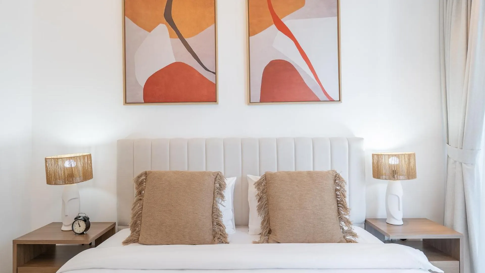 Contemporary 2-Bedroom Apartment In Silverene ドバイ