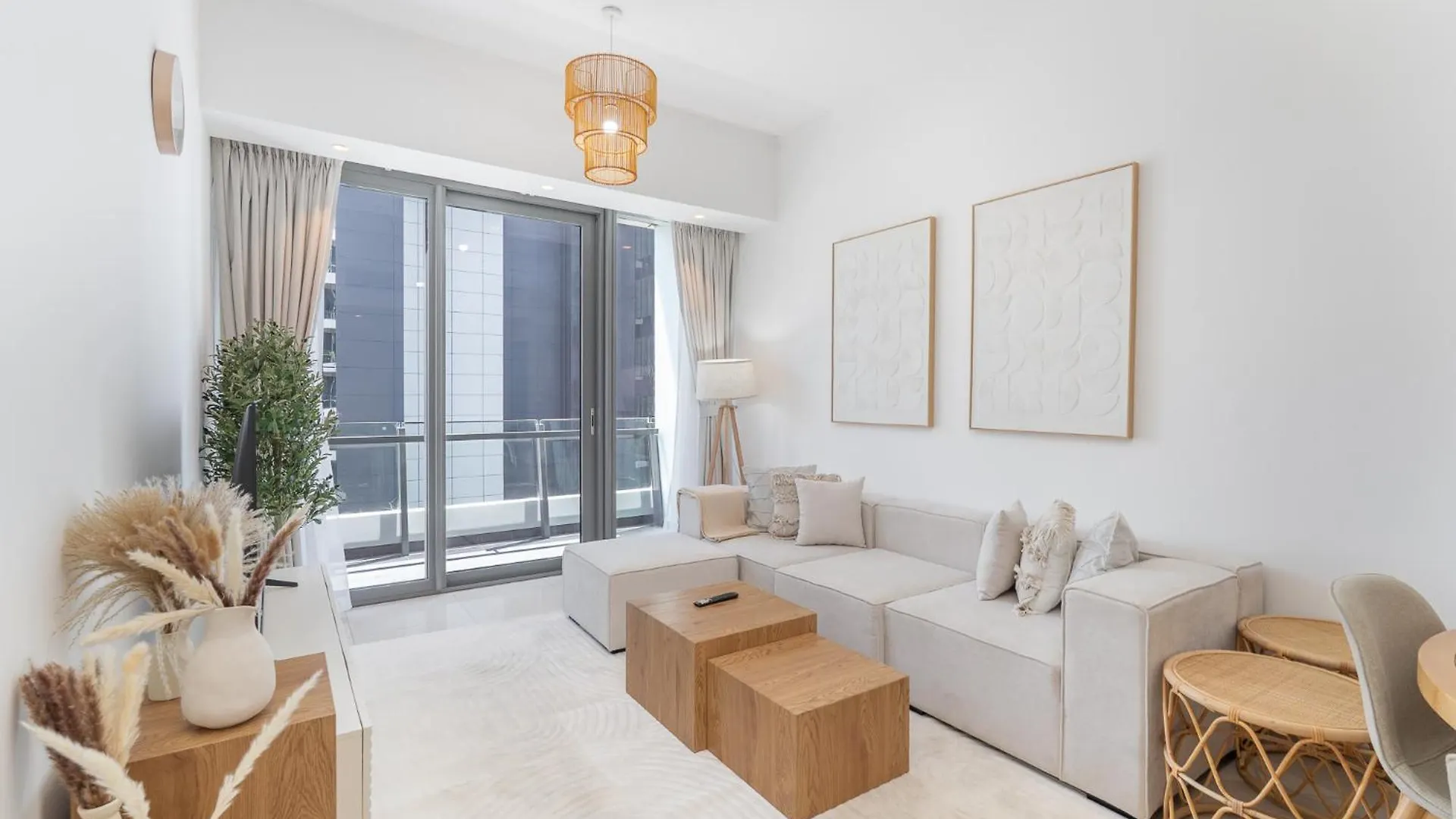 Contemporary 2-Bedroom Apartment In Silverene ドバイ 0*,